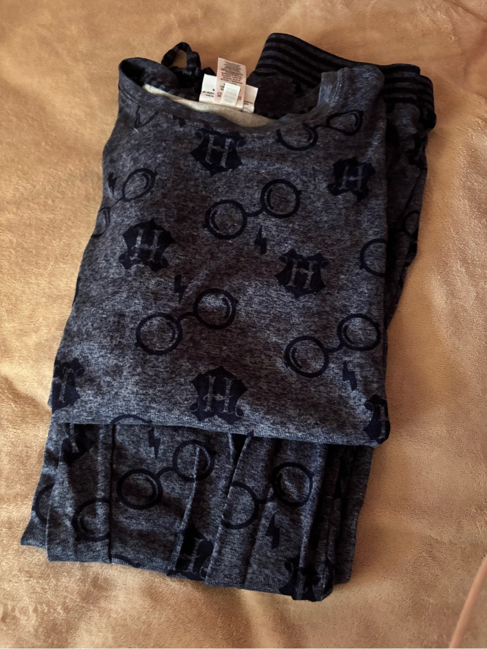 Women’s Dark Gray Patterned Long-Sleeve Pajama Set - Cozy Sleepwear